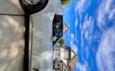 Chevrolet-corvette-stingray-1972-white-6