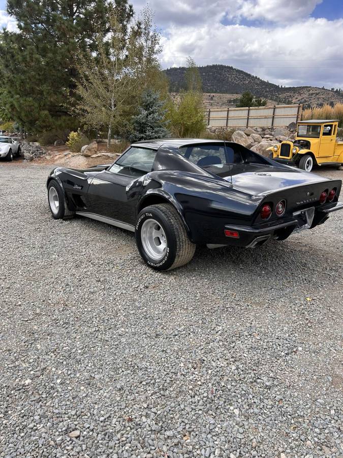 Chevrolet-corvette-stingray-1973-1