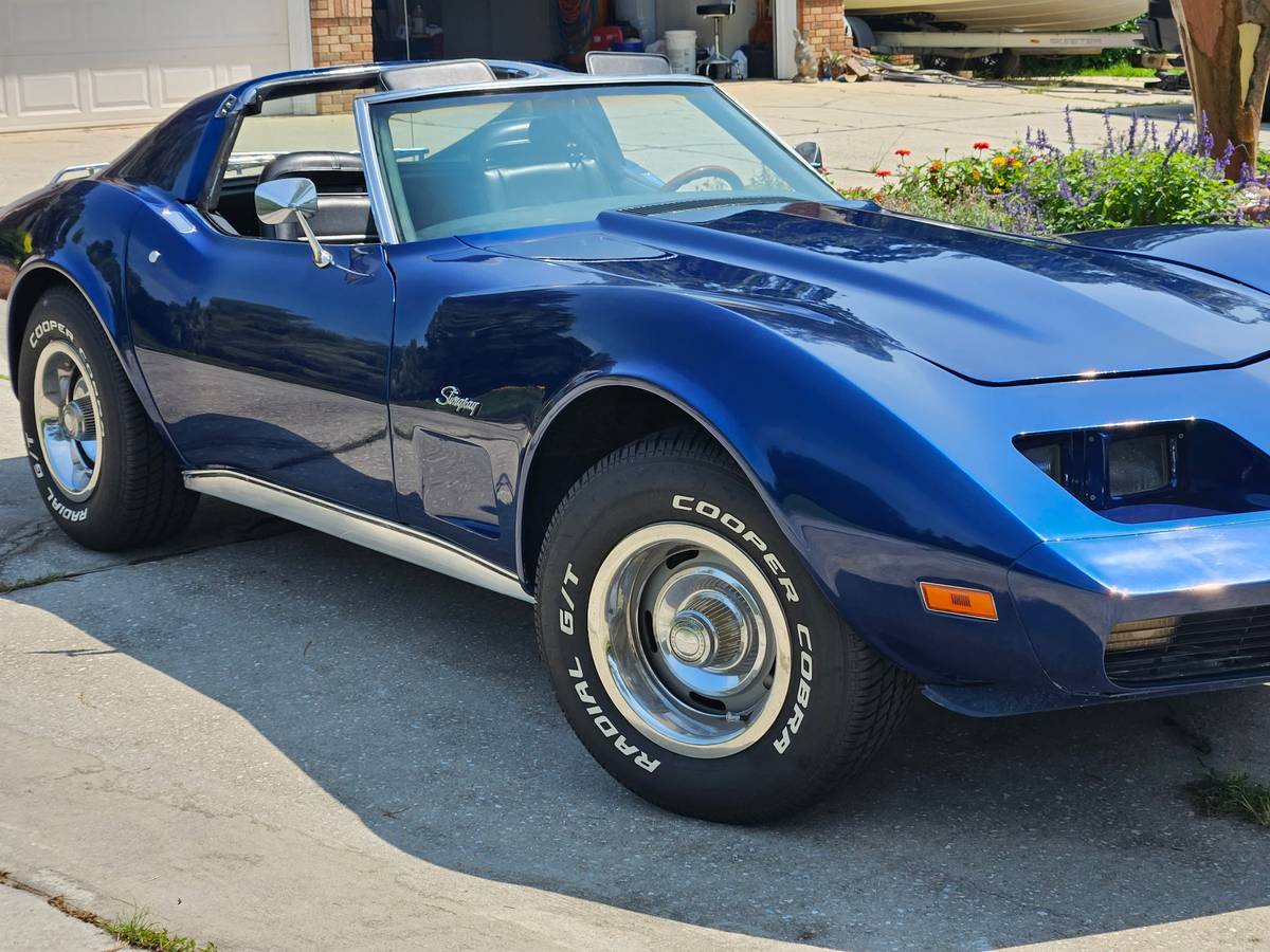 Chevrolet-corvette-stingray-1973-blue-9