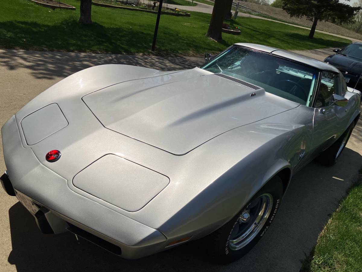 Chevrolet-corvette-stingray-1975-silver-2