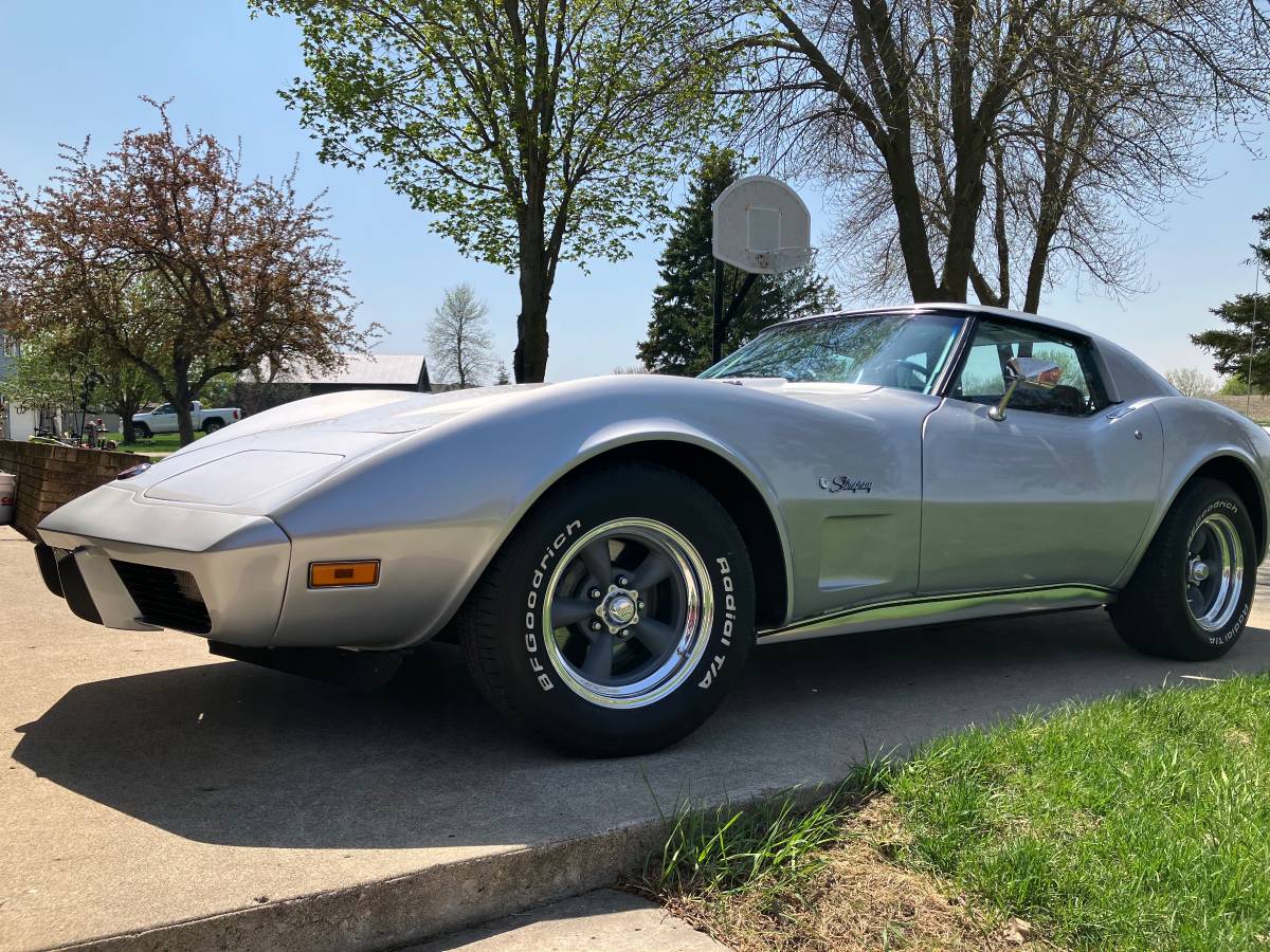 Chevrolet-corvette-stingray-1975-silver-3