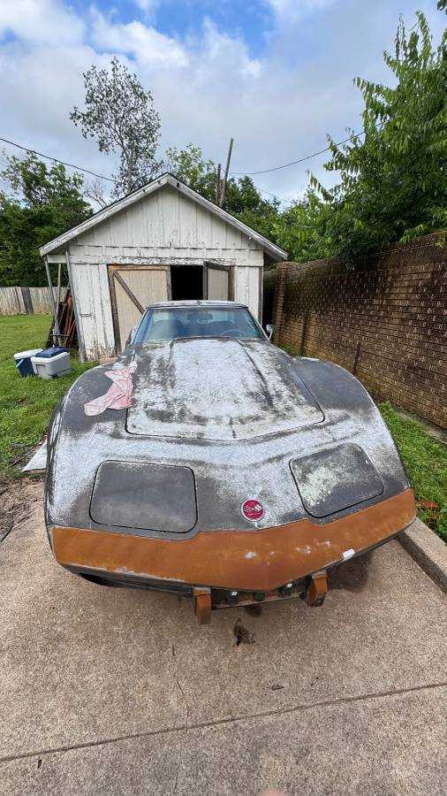 Chevrolet-corvette-stingray-1976-2