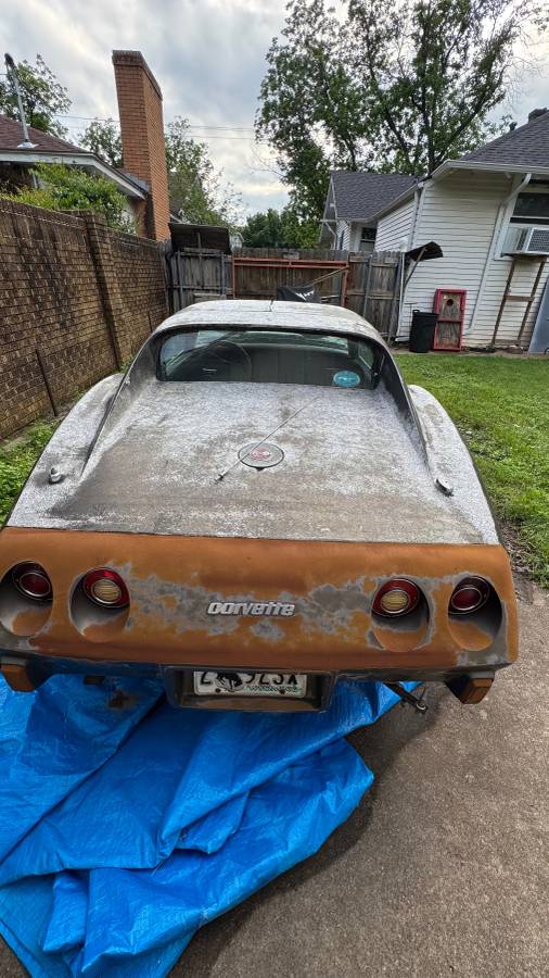 Chevrolet-corvette-stingray-1976-3