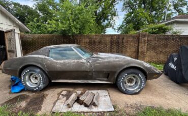 Chevrolet-corvette-stingray-1976