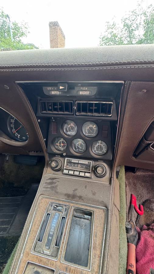 Chevrolet-corvette-stingray-1976-8