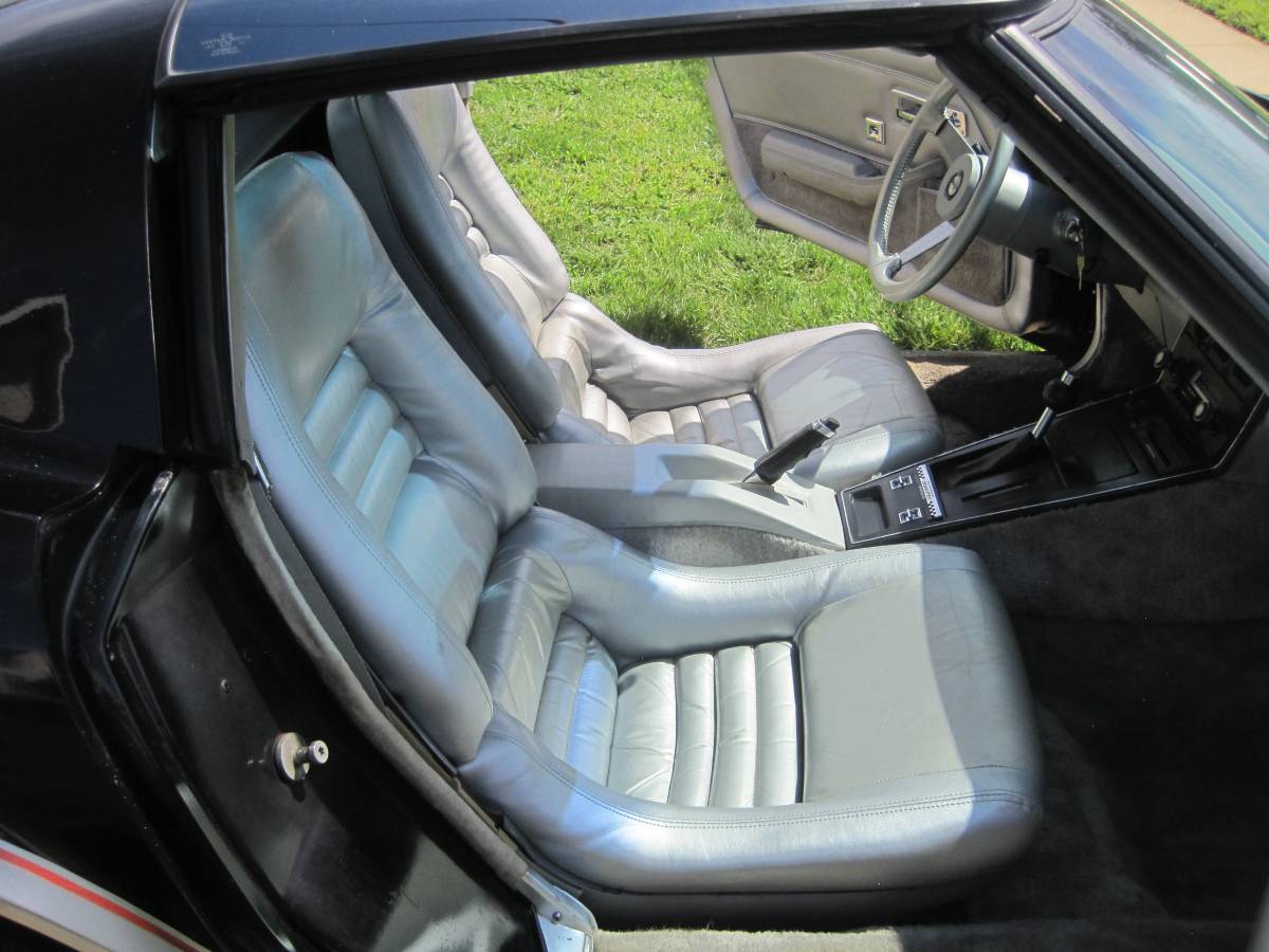 Chevrolet-corvette-stingray-1978-13
