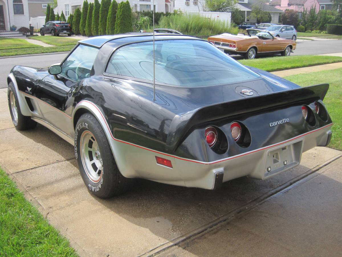 Chevrolet-corvette-stingray-1978-2
