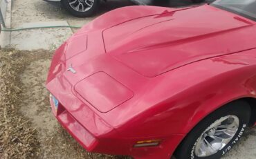 Chevrolet-corvette-stingray-1980-1