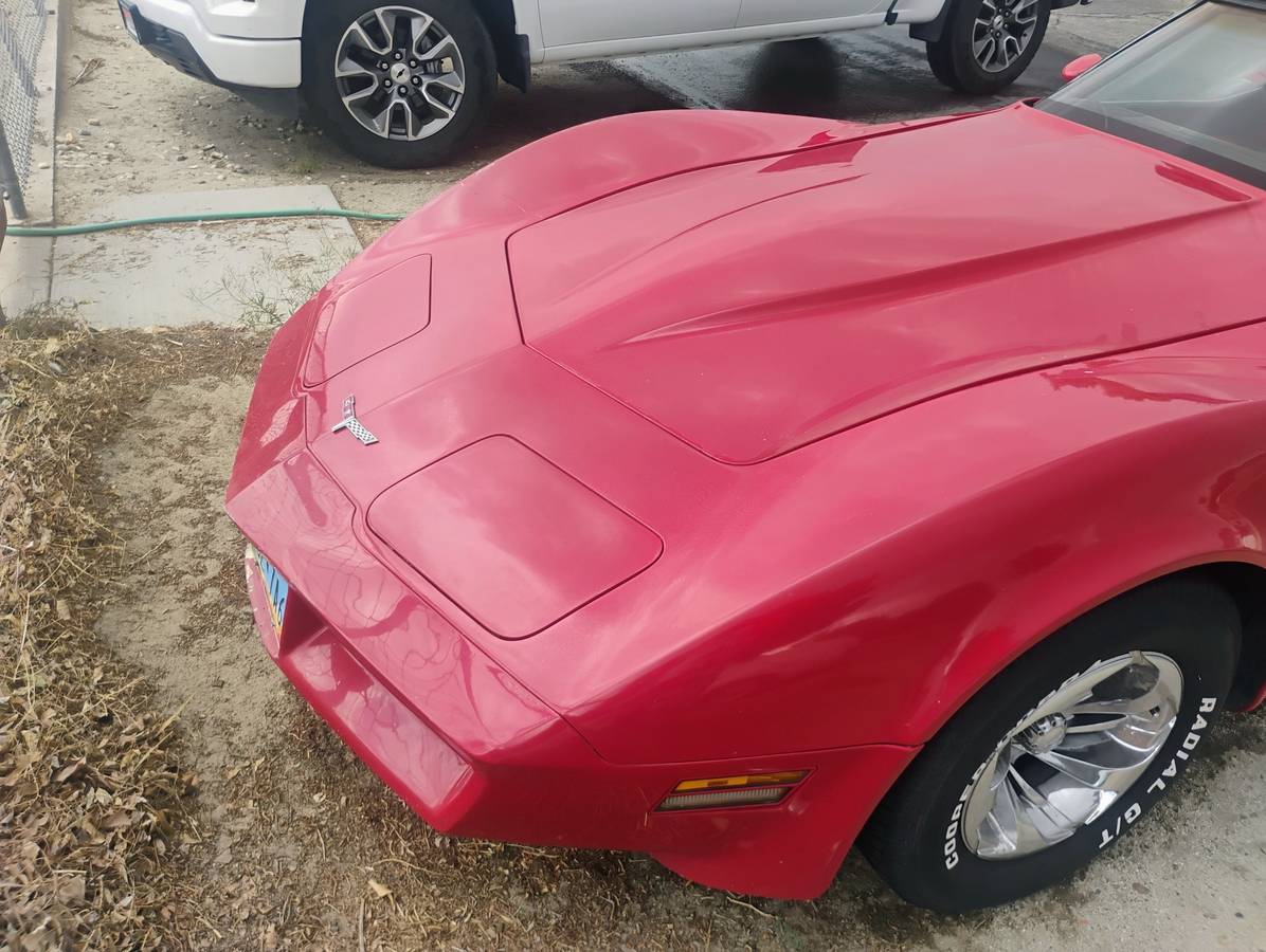 Chevrolet-corvette-stingray-1980-1