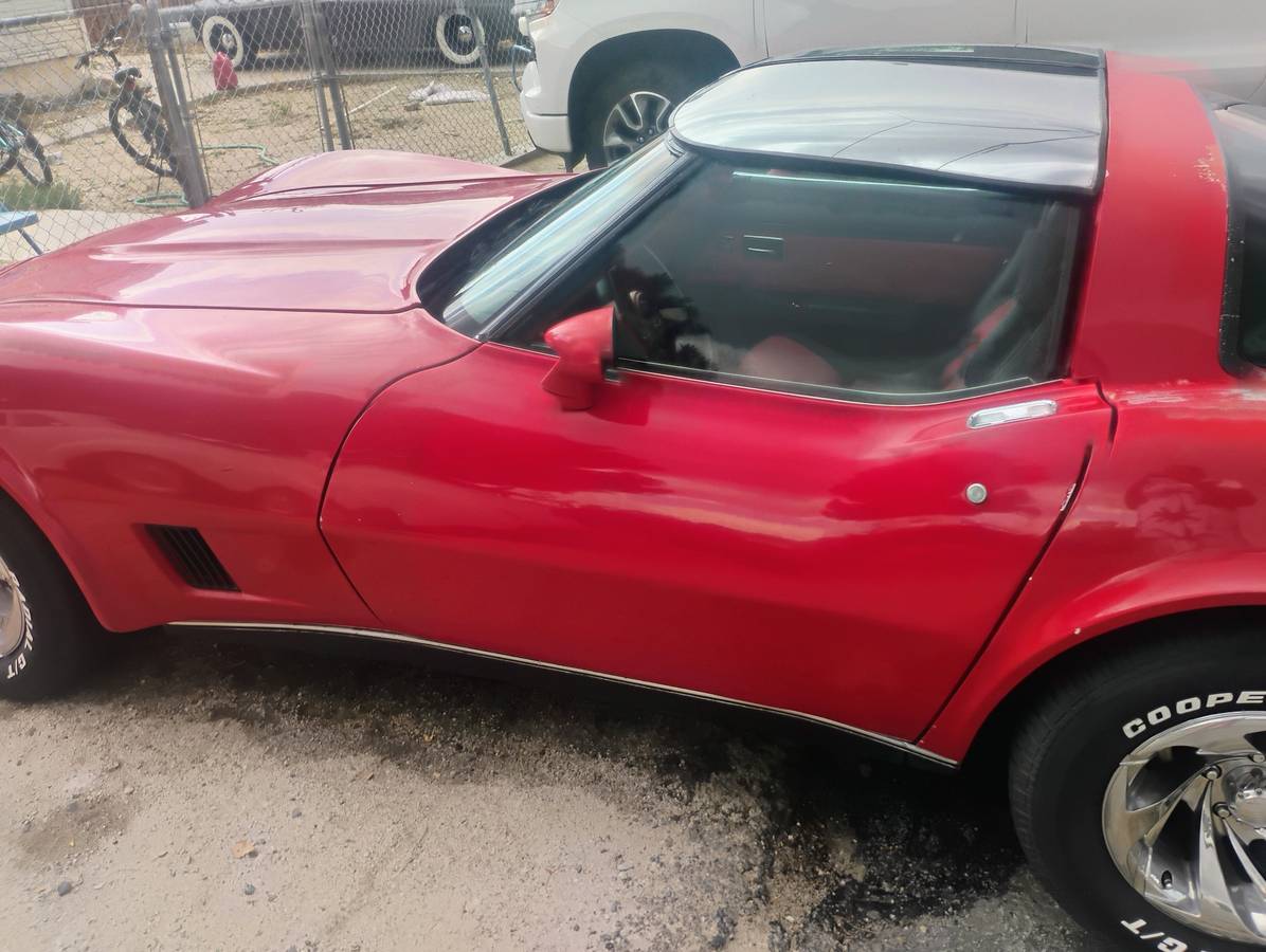 Chevrolet-corvette-stingray-1980-2
