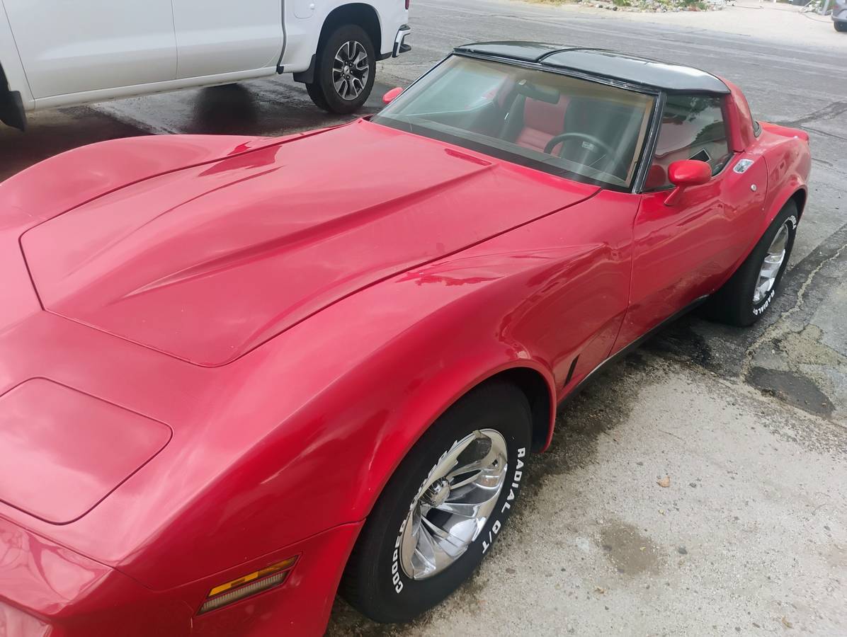 Chevrolet-corvette-stingray-1980