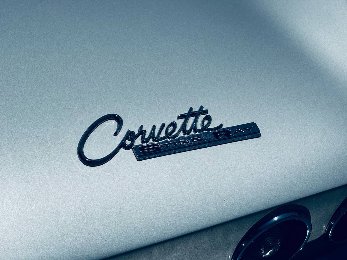 Chevrolet-corvette-stingray-convertible-1965-silver-15