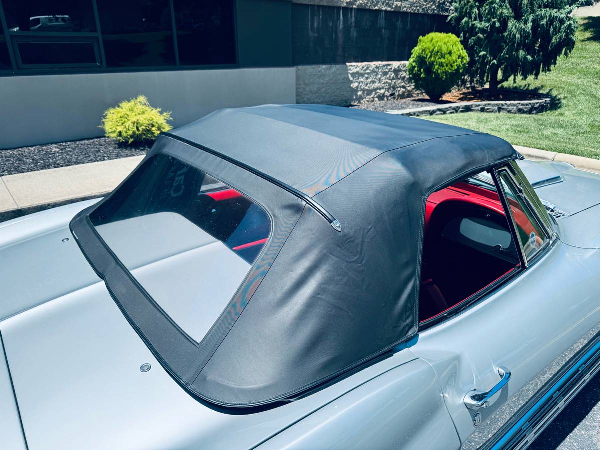Chevrolet-corvette-stingray-convertible-1965-silver-17