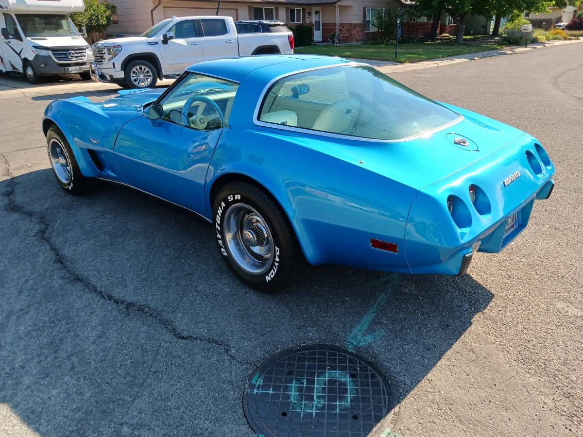 Chevrolet-corvette-w-t-tops-25th-anniversary-1978-blue-22
