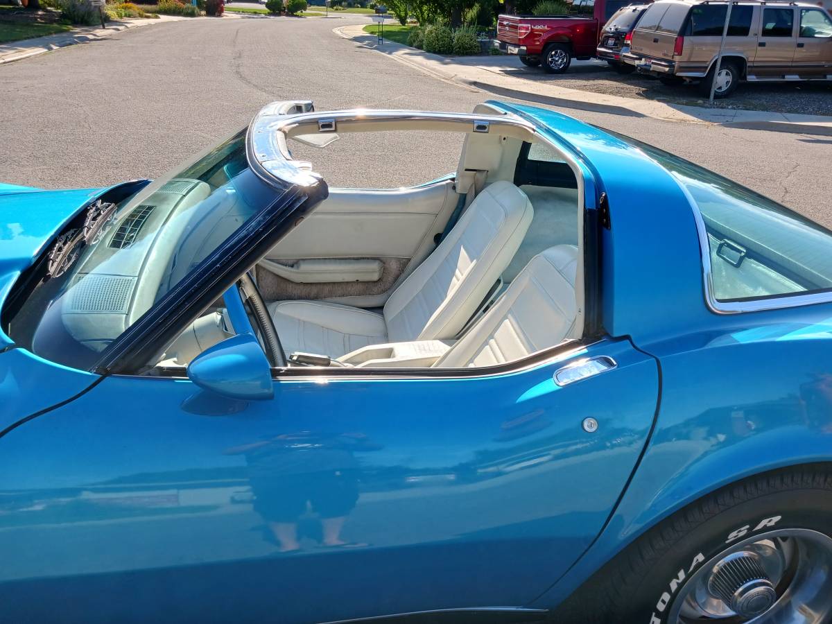 Chevrolet-corvette-w-t-tops-25th-anniversary-1978-blue-26