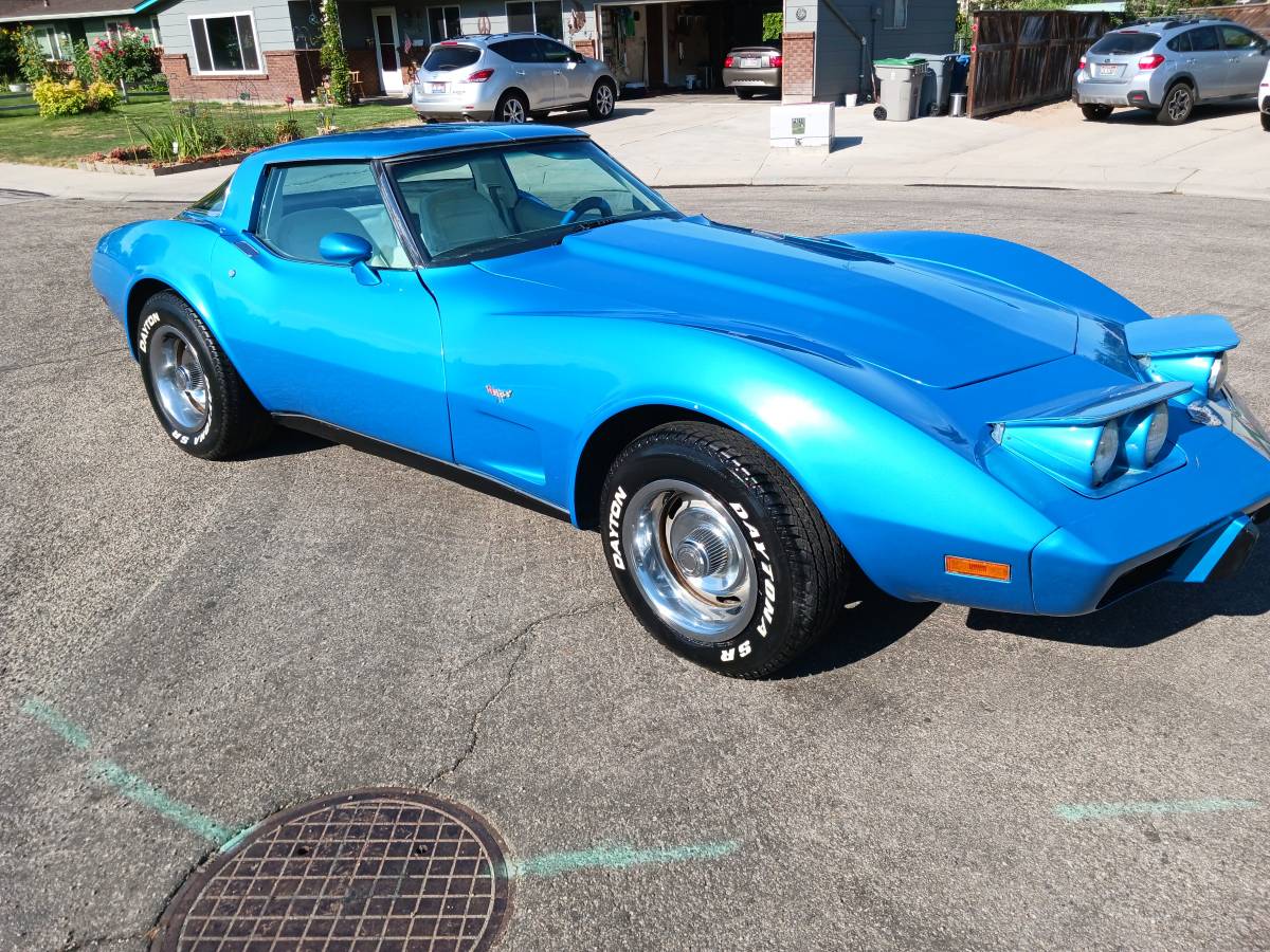 Chevrolet-corvette-w-t-tops-25th-anniversary-1978-blue-6