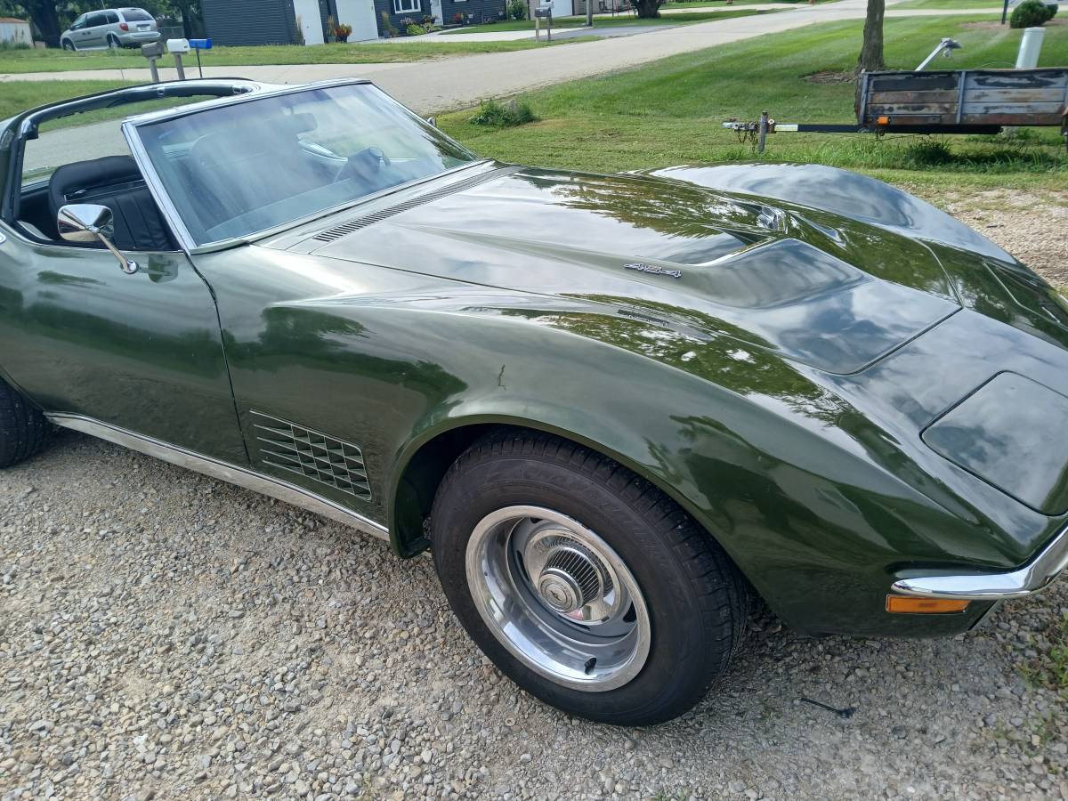 Chevrolet-corvette-w-tetops-1970-green-1