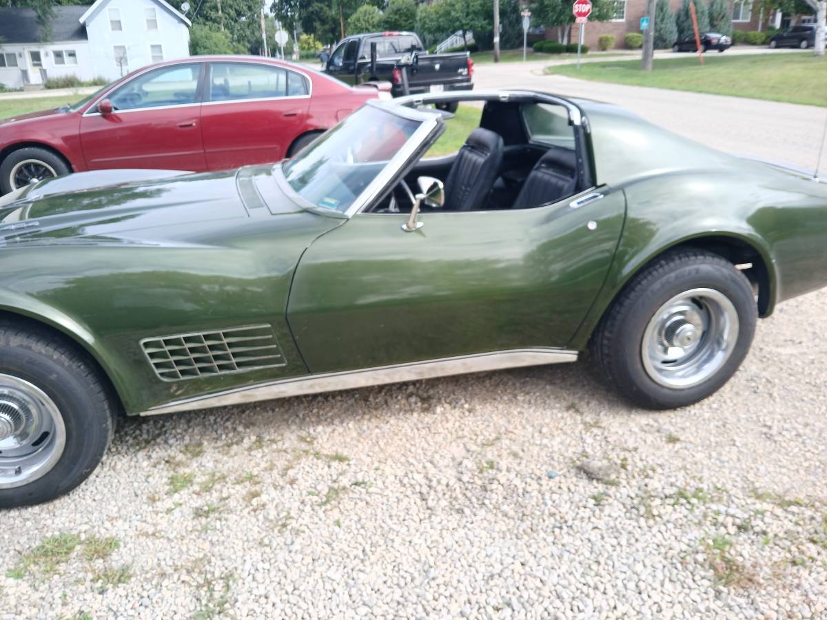 Chevrolet-corvette-w-tetops-1970-green-2