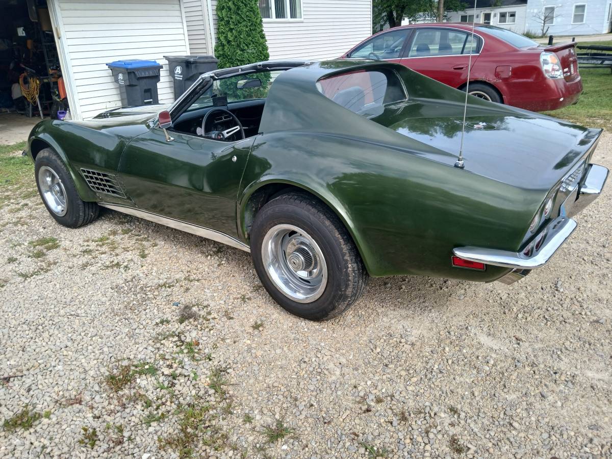 Chevrolet-corvette-w-tetops-1970-green-3