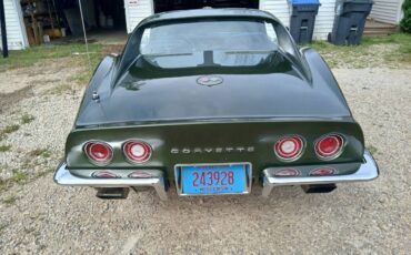 Chevrolet-corvette-w-tetops-1970-green