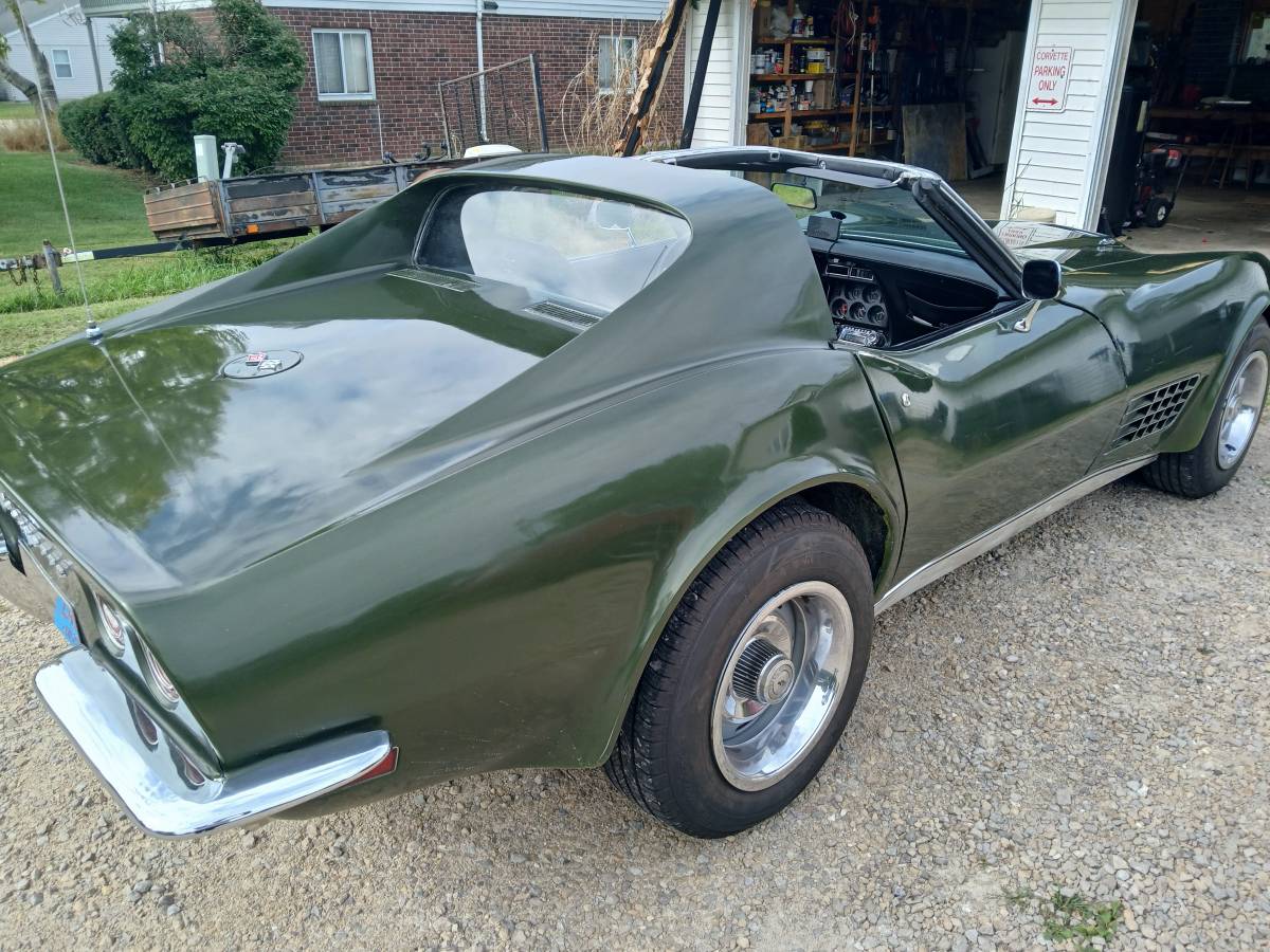 Chevrolet-corvette-w-tetops-1970-green-4