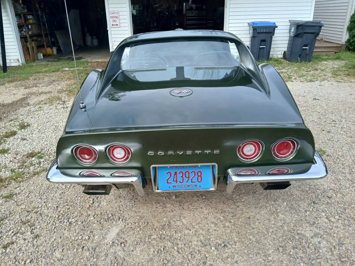 Chevrolet-corvette-w-tetops-1970-green