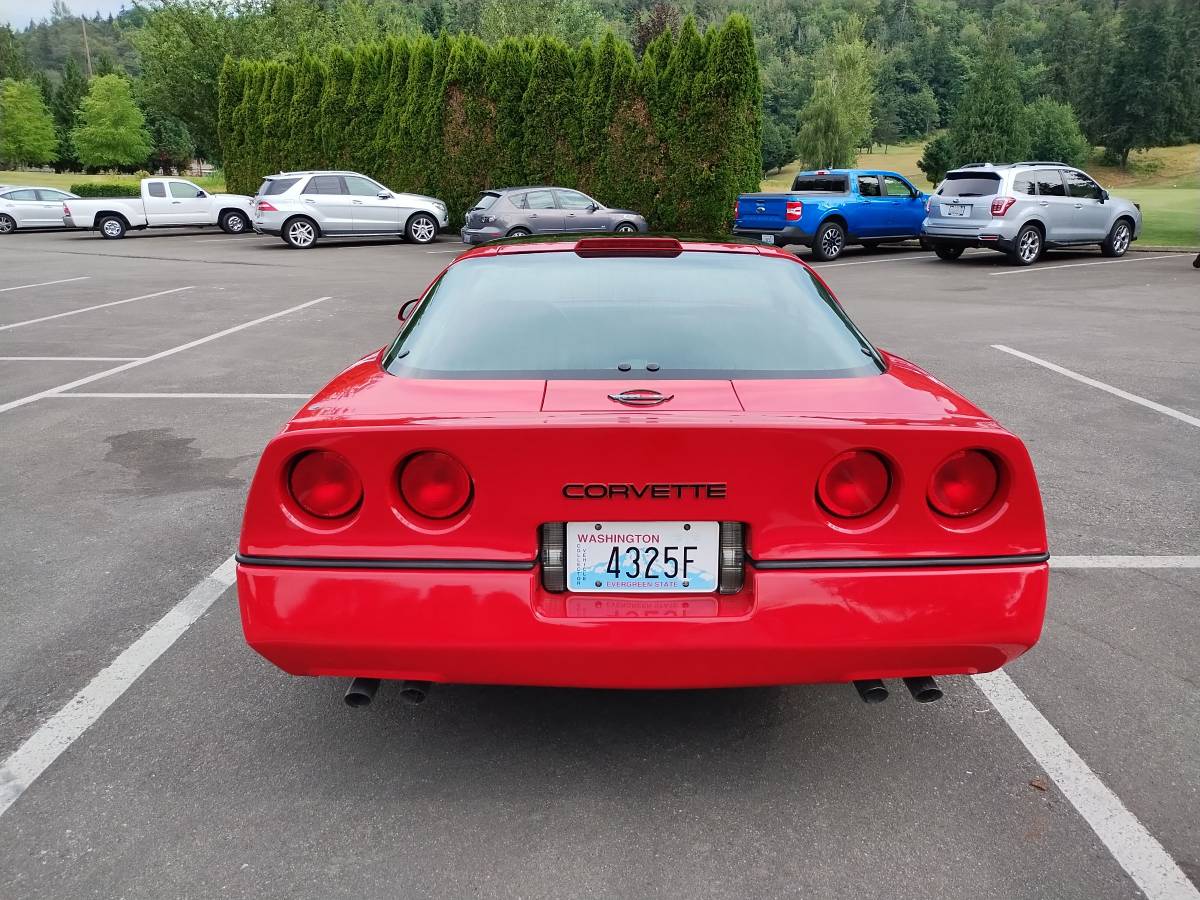 Chevrolet-corvette-z51-1986-red-4