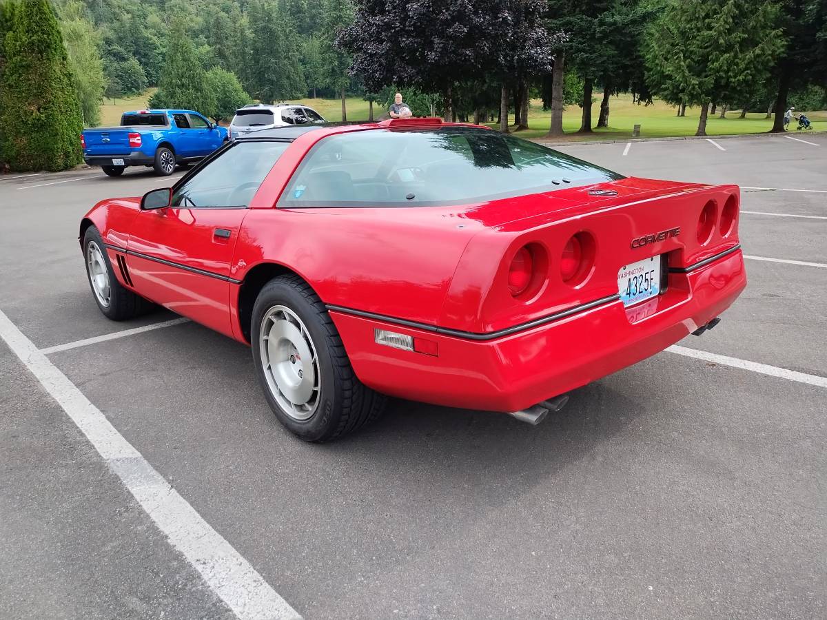 Chevrolet-corvette-z51-1986-red-5