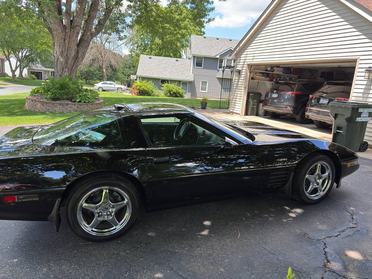 Chevrolet-corvette-zr1-1992-black-1