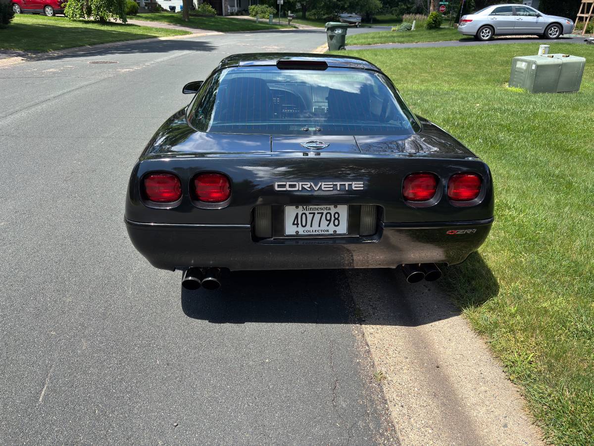 Chevrolet-corvette-zr1-1992-black-2