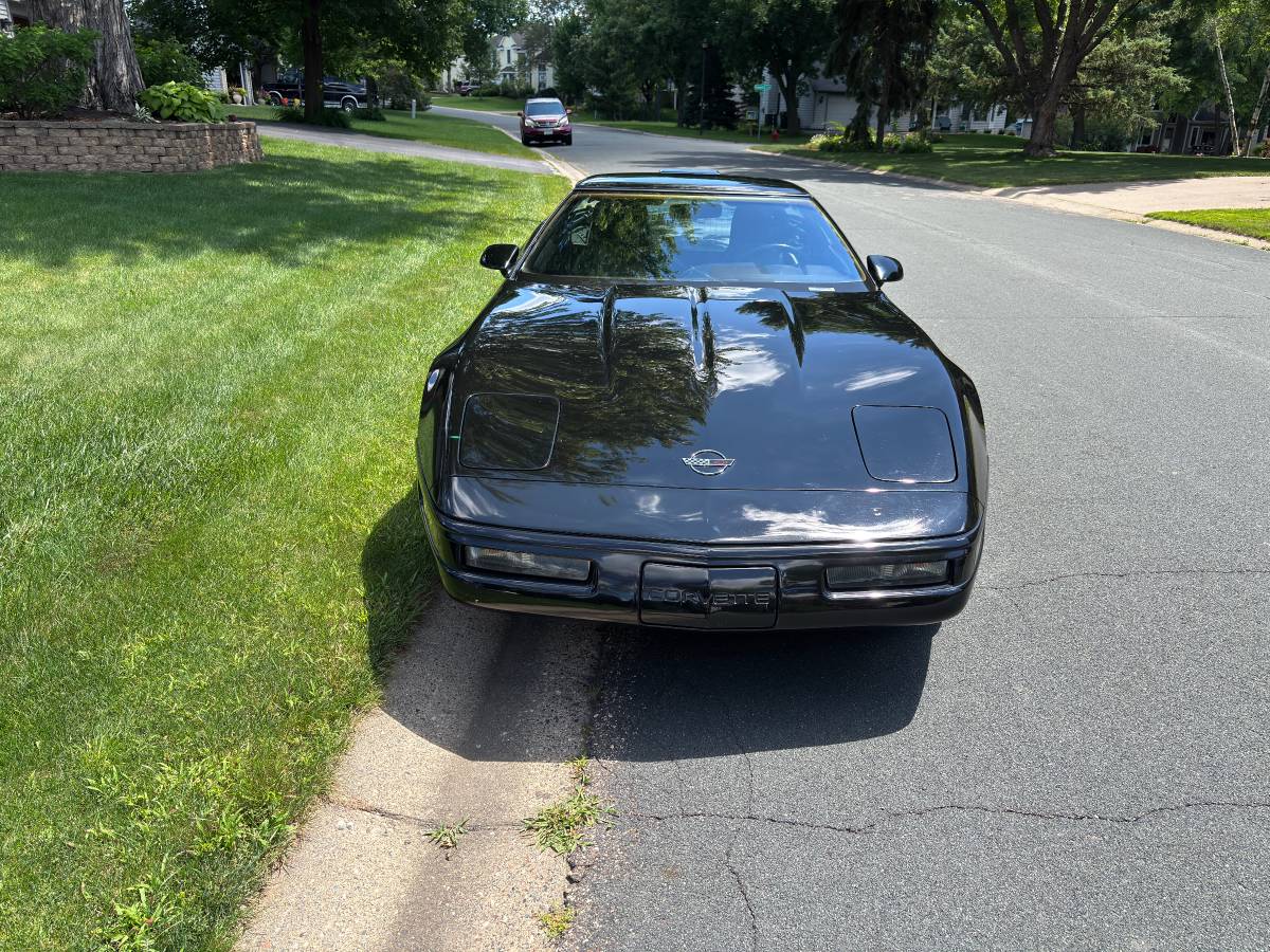 Chevrolet-corvette-zr1-1992-black-7