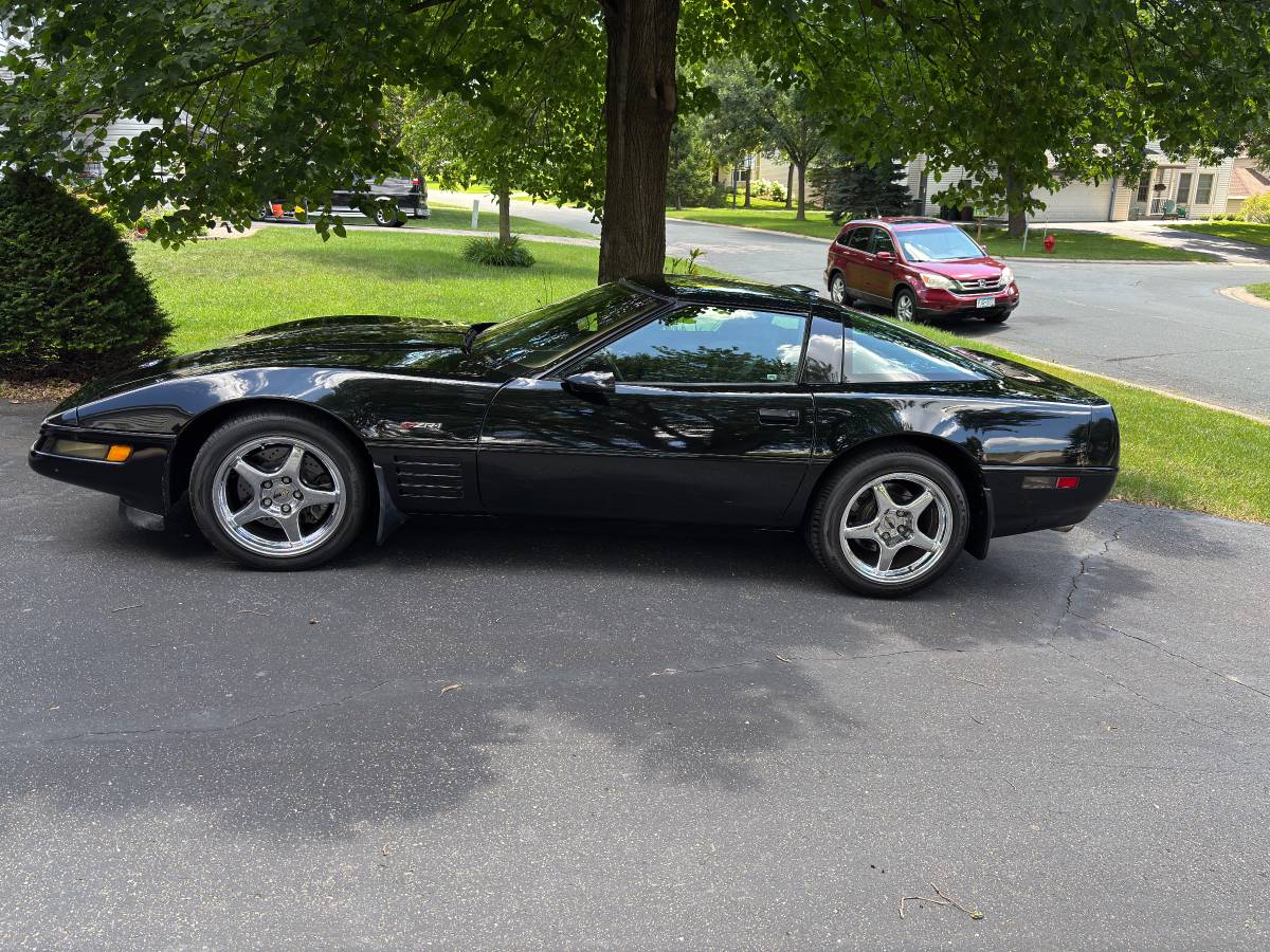Chevrolet-corvette-zr1-1992-black