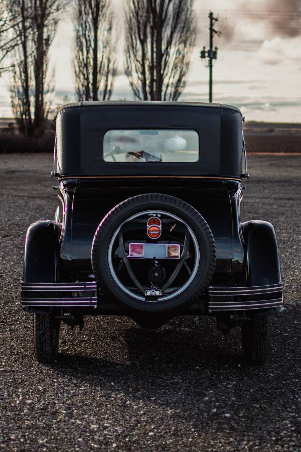 Chevrolet-coupe-1928-black-1
