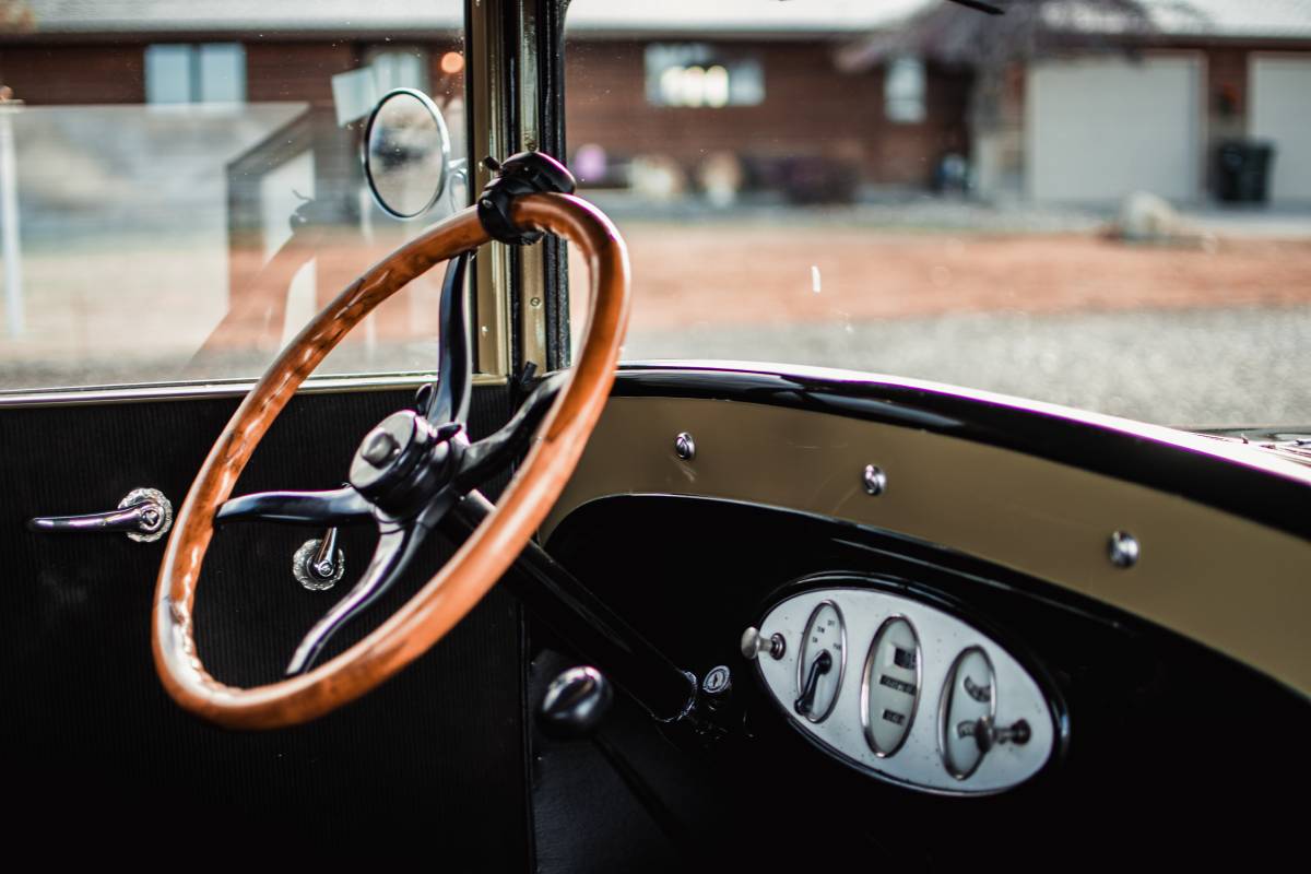 Chevrolet-coupe-1928-black-3