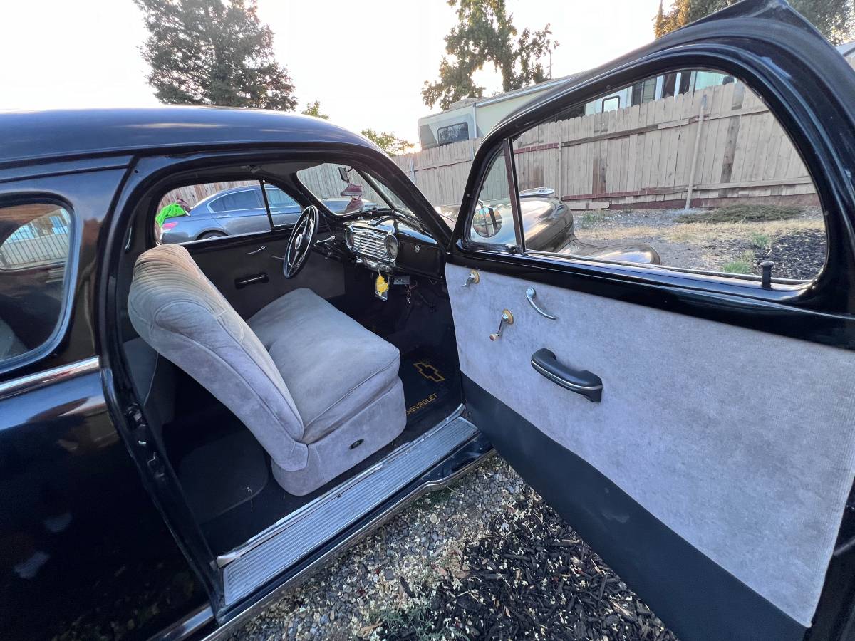 Chevrolet-coupe-1948-black-10