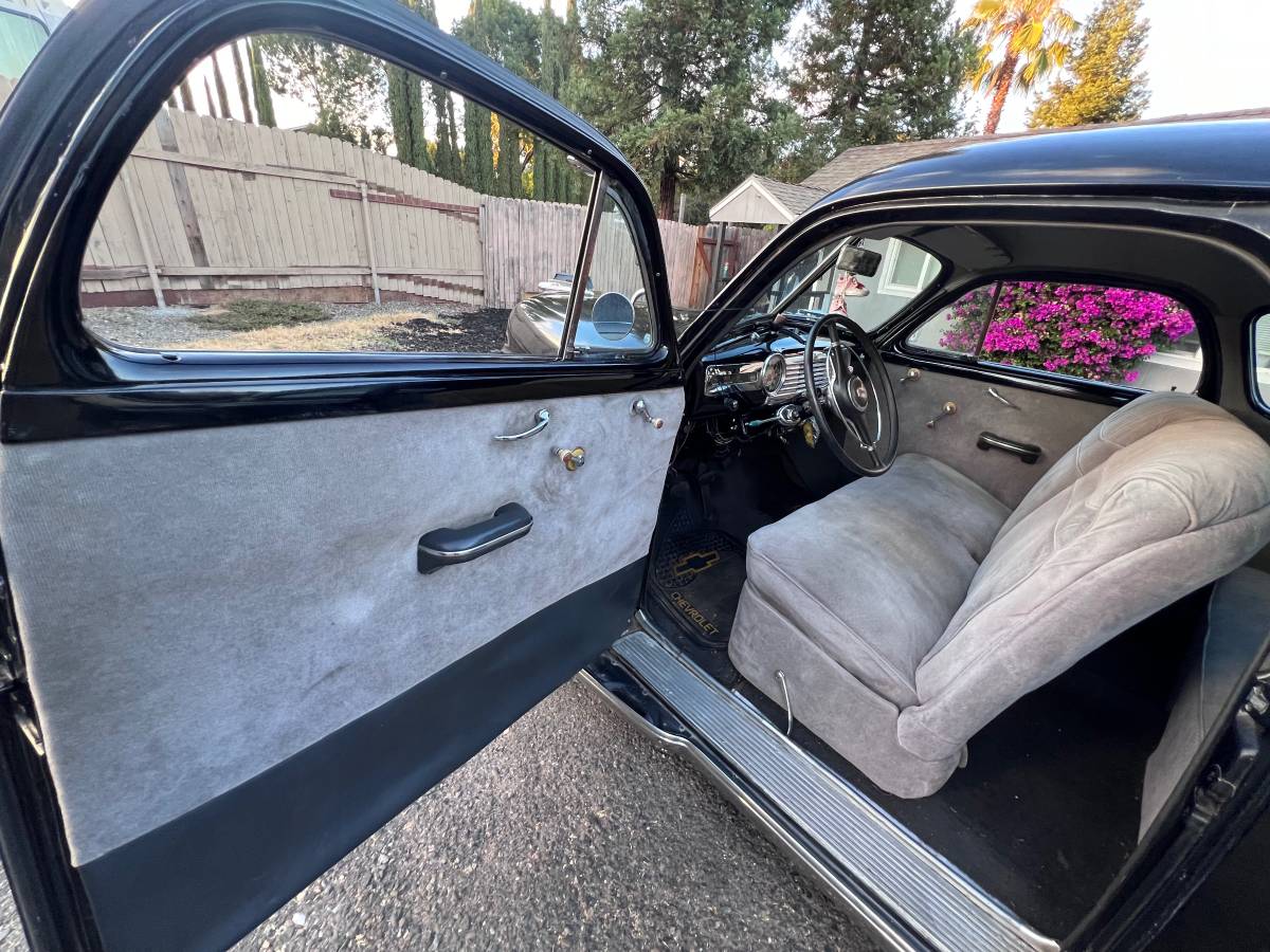 Chevrolet-coupe-1948-black-3