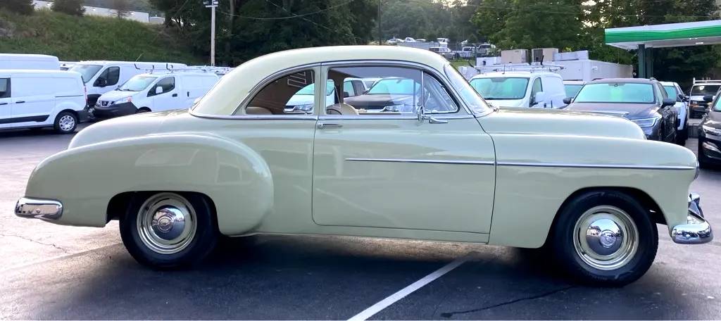 Chevrolet-coupe-1949-green-4