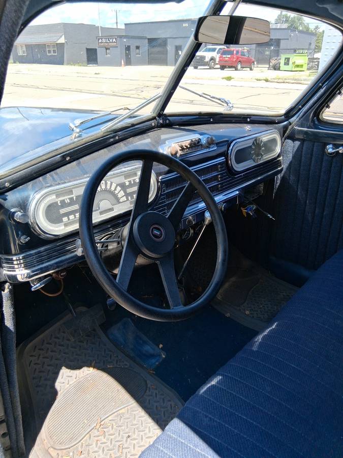 Chevrolet-custom-deluxe-1946-blue-2