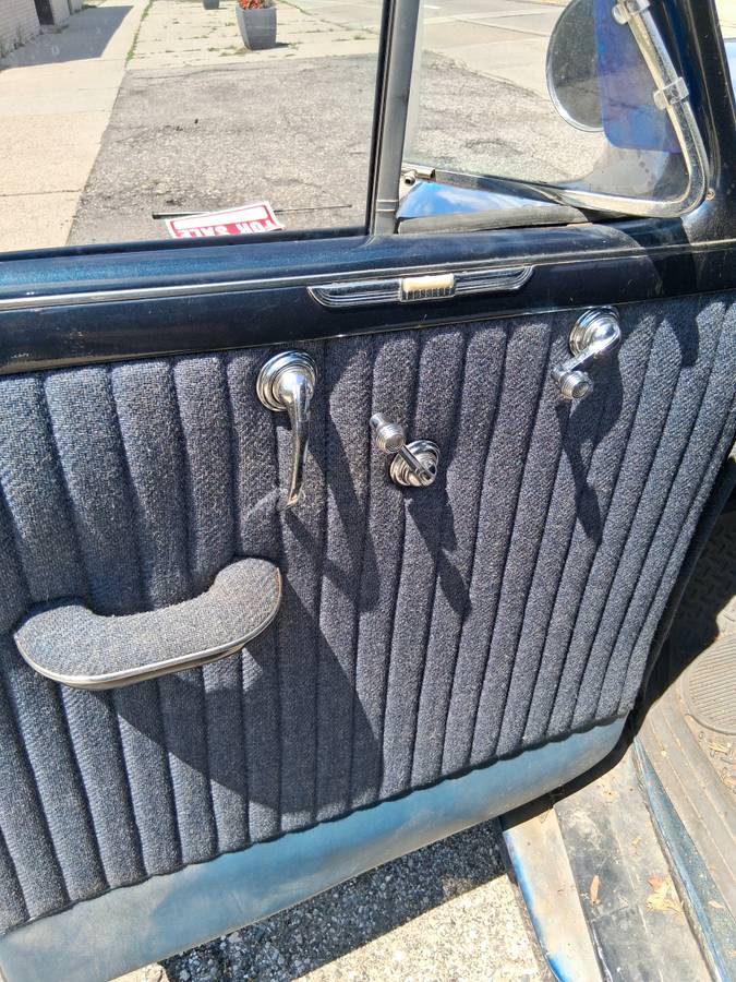 Chevrolet-custom-deluxe-1946-blue-4