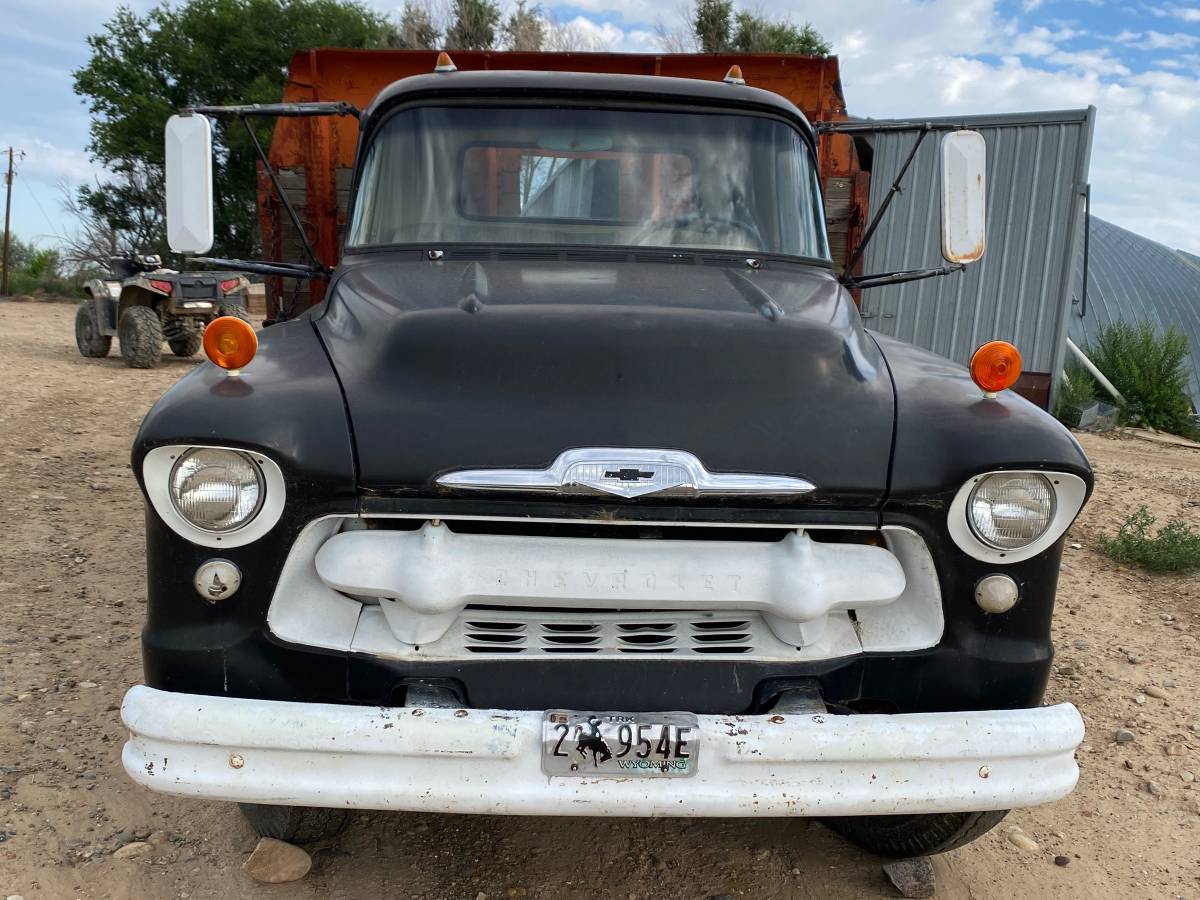 Chevrolet-dump-truck-1955-2