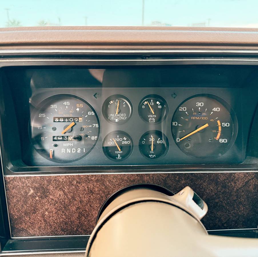 Chevrolet-el-camino-conquista-1985-brown
