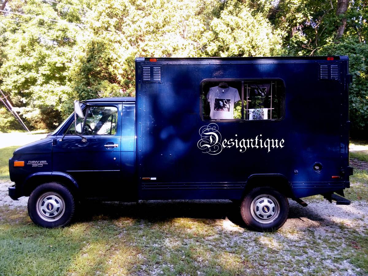 Chevrolet-g-series-1-ton-nominal-diesel-1995-blue