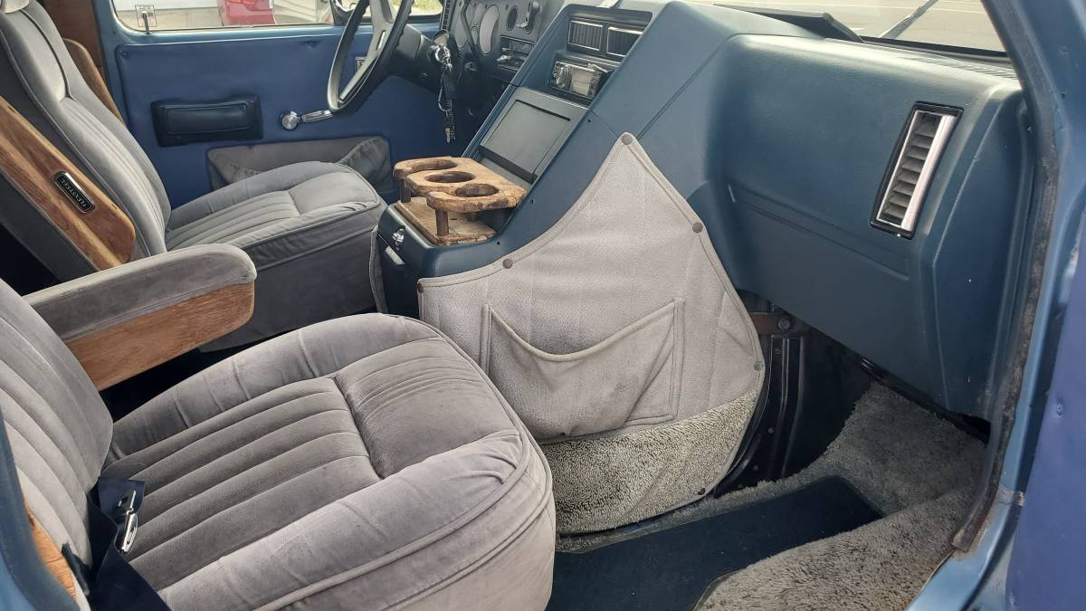 Chevrolet-g-series-34-ton-diesel-1983-blue-14