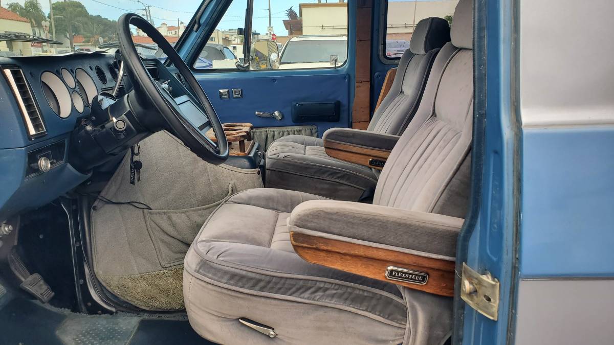 Chevrolet-g-series-34-ton-diesel-1983-blue-15