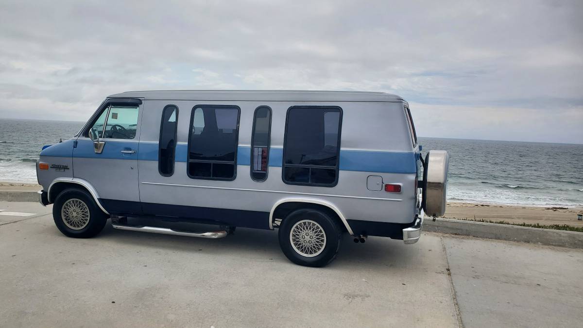 Chevrolet-g-series-34-ton-diesel-1983-blue-2