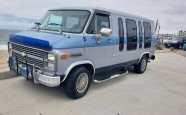 Chevrolet-g-series-34-ton-diesel-1983-blue