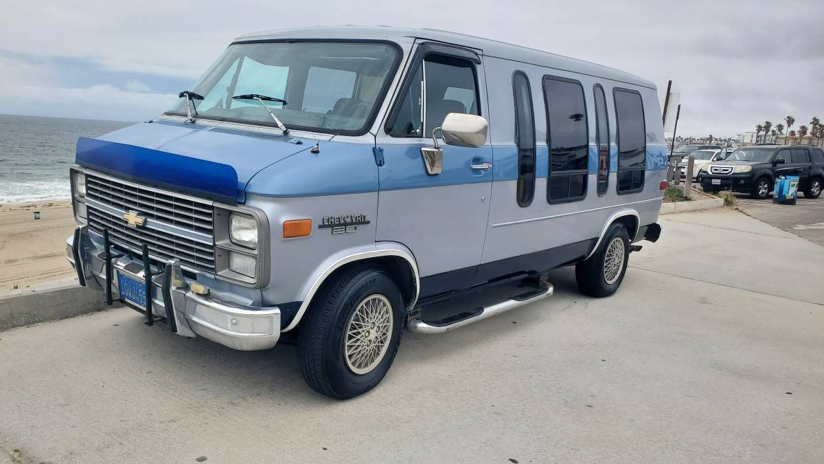 Chevrolet-g-series-34-ton-diesel-1983-blue