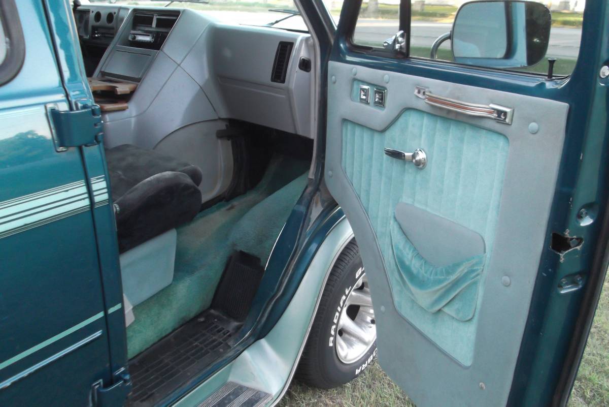 Chevrolet-g-series-34-ton-nominal-1993-green-10