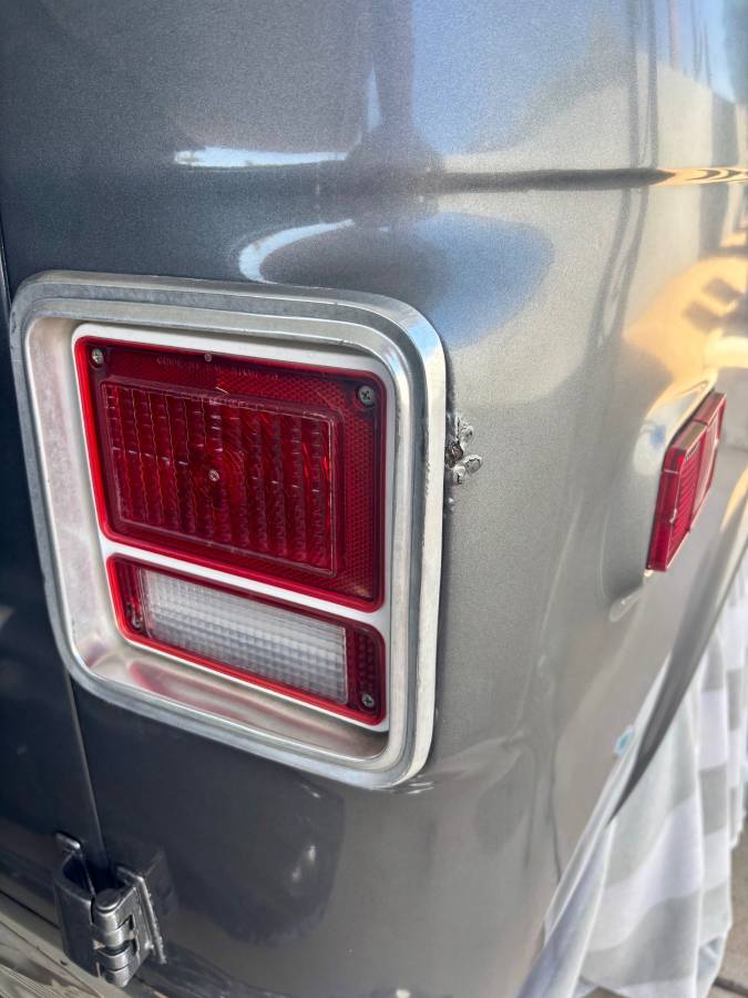 Chevrolet-g10-1971-grey-12