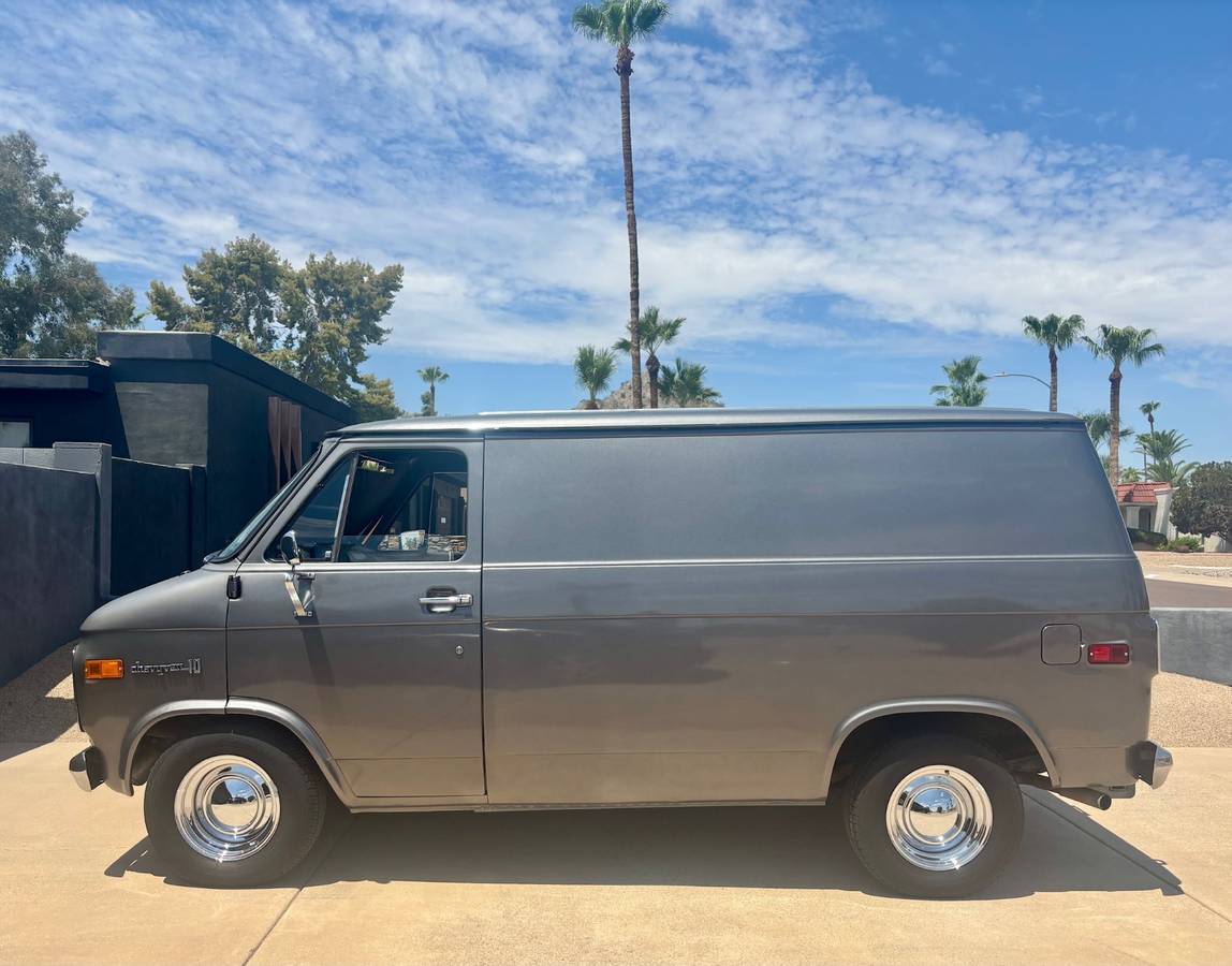 Chevrolet-g10-1971-grey-15